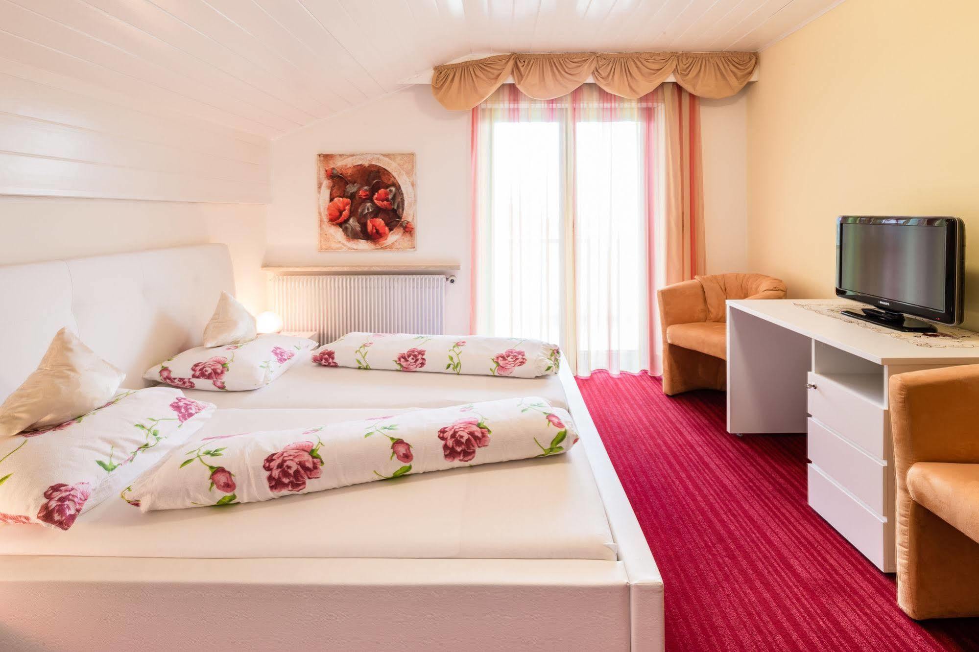 לאנה Hotel Gschwangut מראה חיצוני תמונה